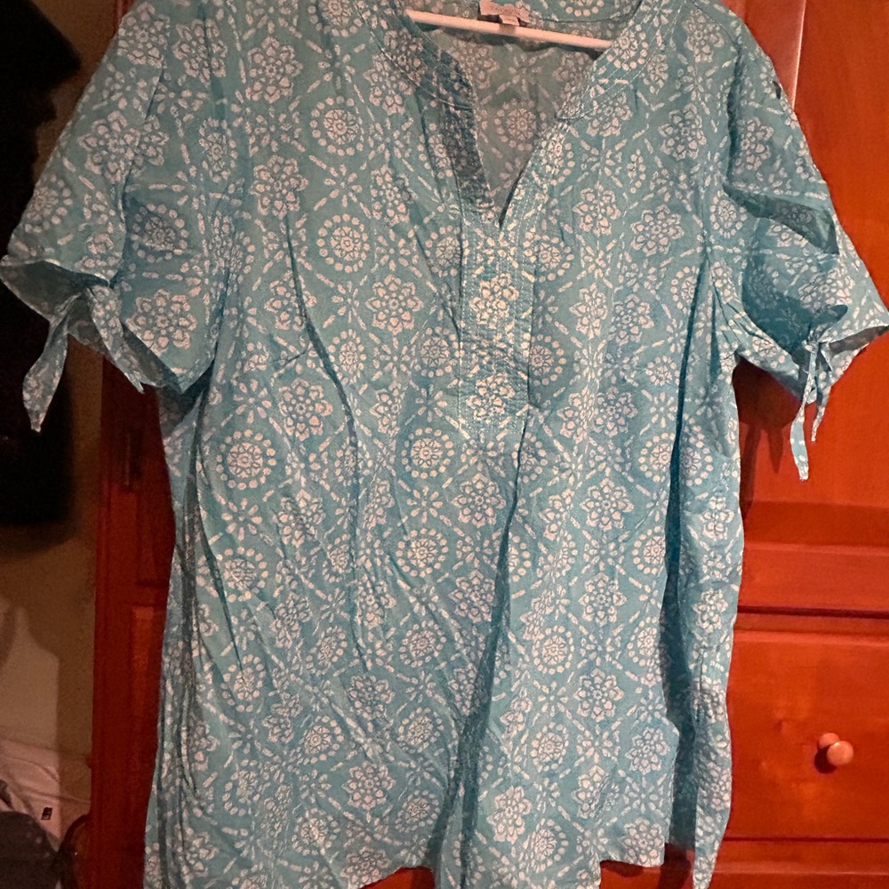 Talbots White and Blue Flutter Sleeve Blouse with Tie Front